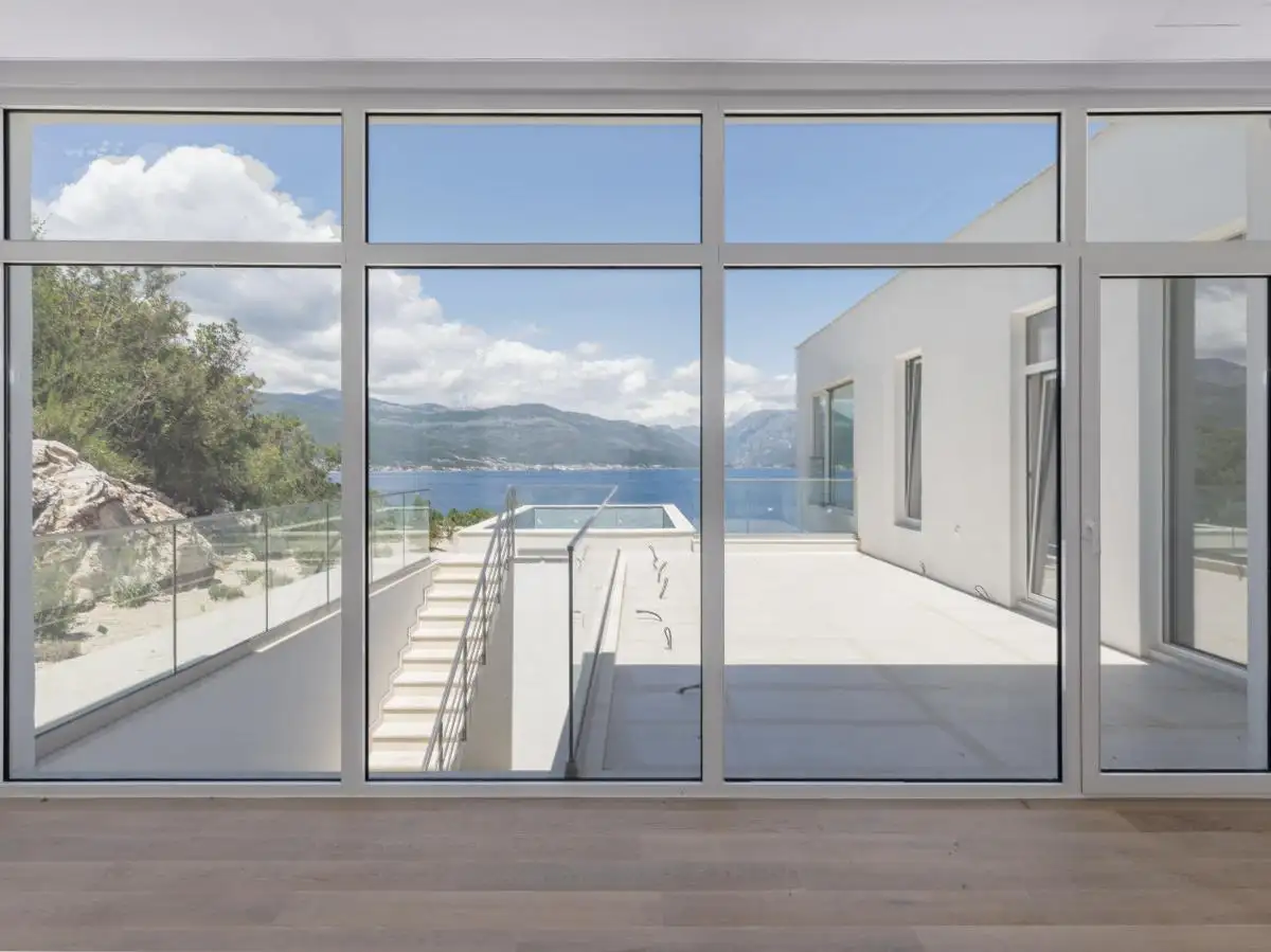 House 328m² in Montenegro, Krasici. Priced at 1800000€ rent photo-2
