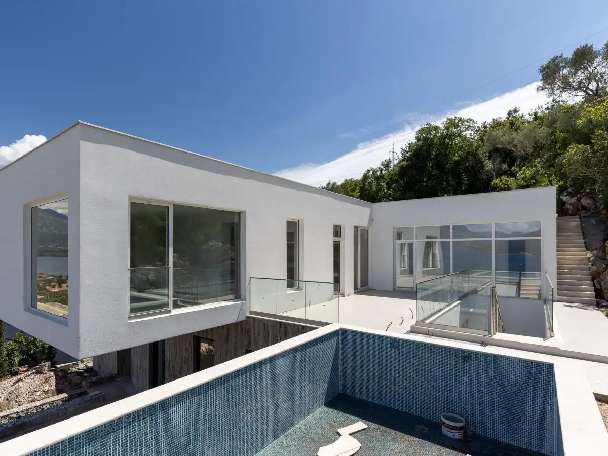 House 328m² in Montenegro, Krasici. Priced at 1800000€ rent photo-3