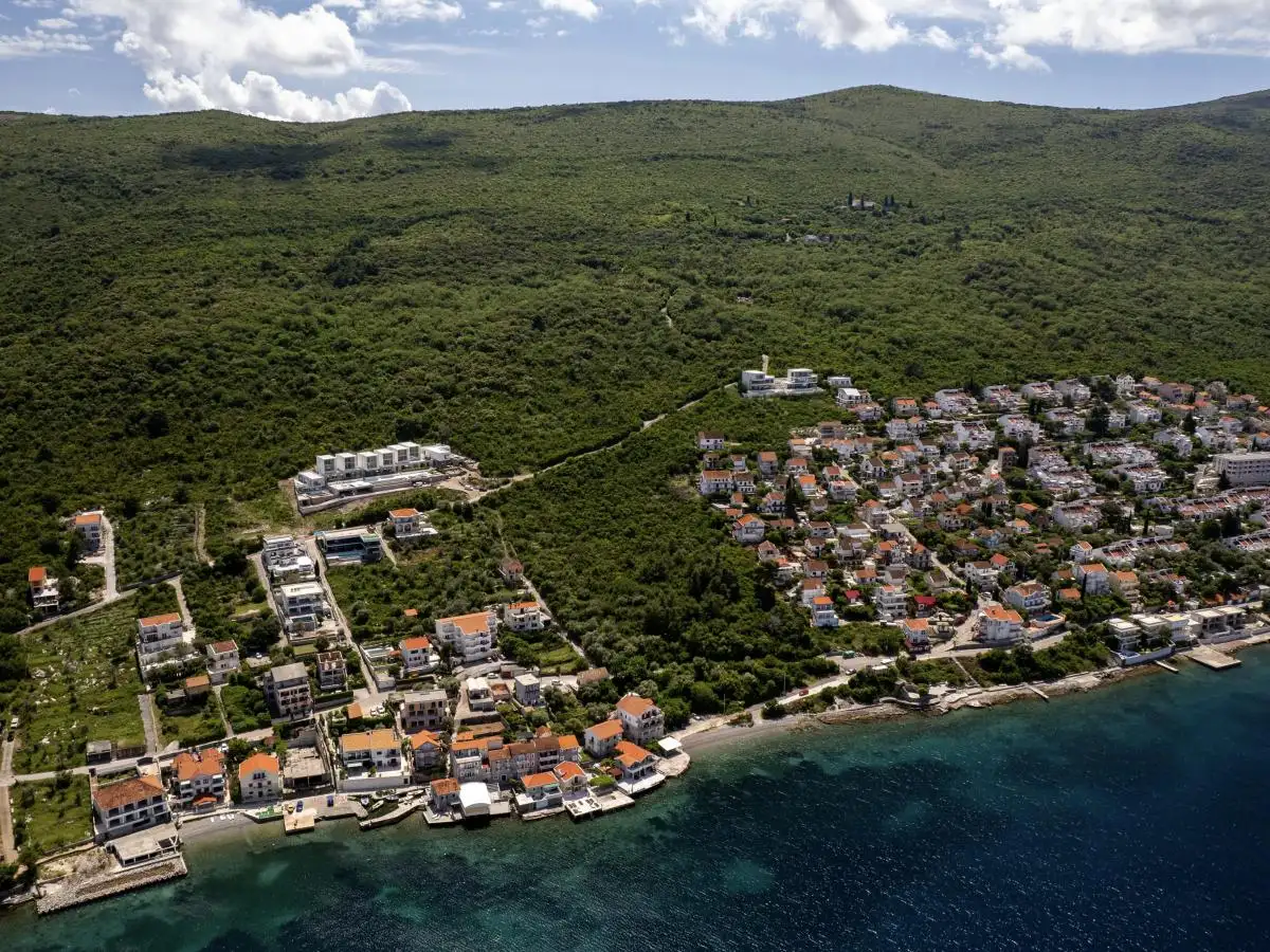 House 328m² in Montenegro, Krasici. Priced at 1800000€ rent photo-4