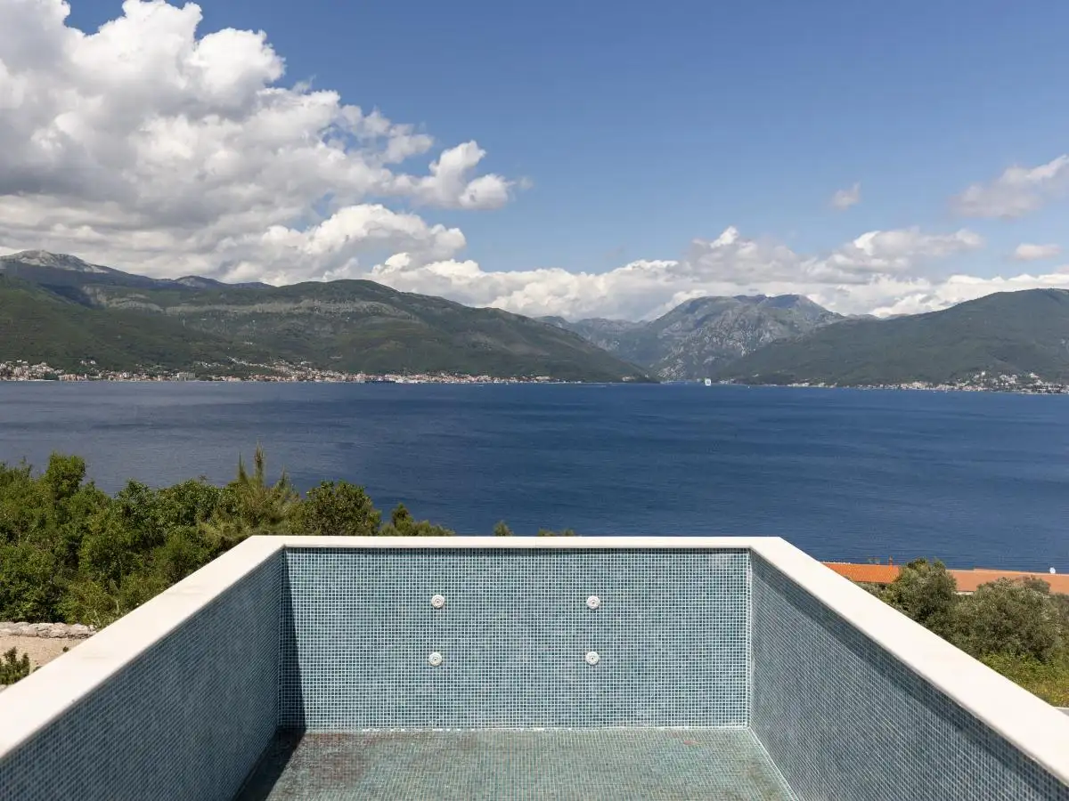 House 328m² in Montenegro, Krasici. Priced at 1800000€ rent photo-7