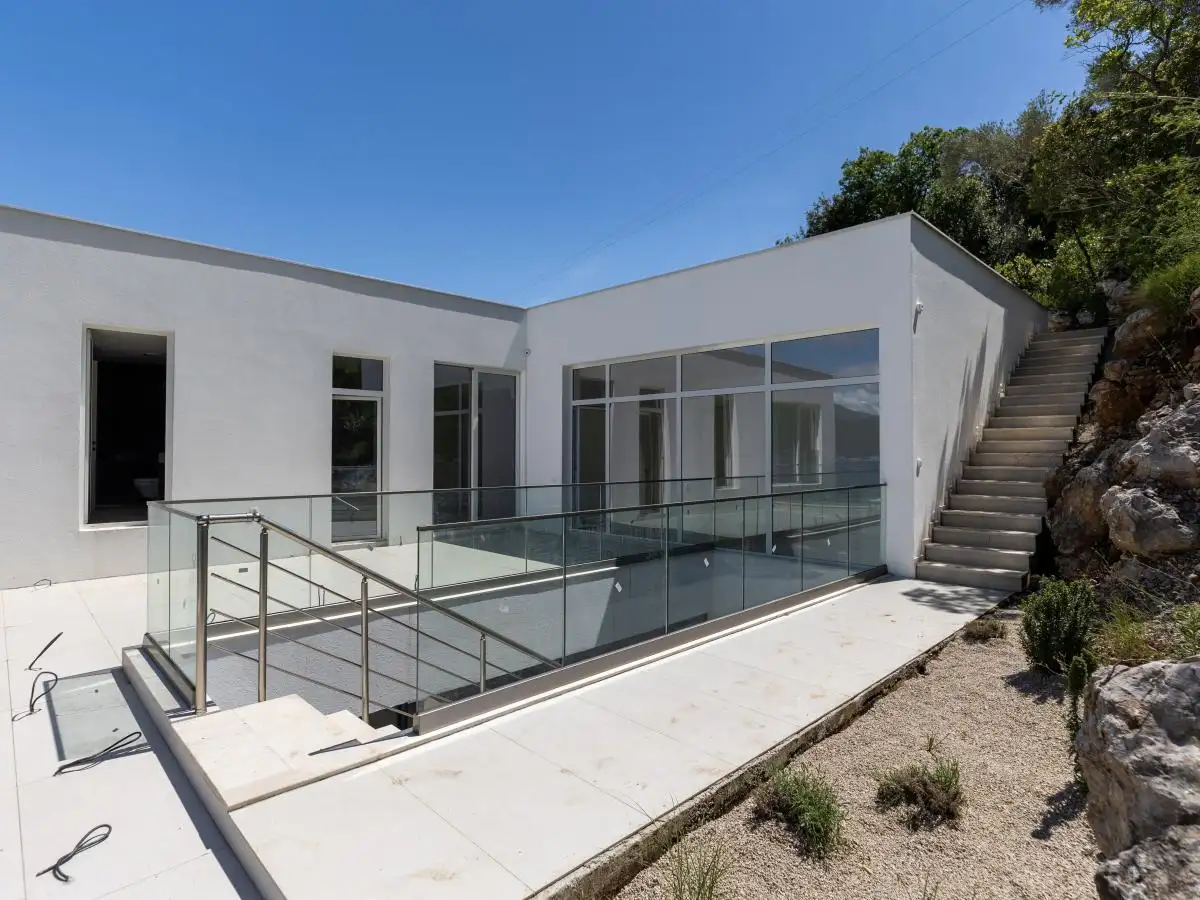 House 328m² in Montenegro, Krasici. Priced at 1800000€ rent photo-20
