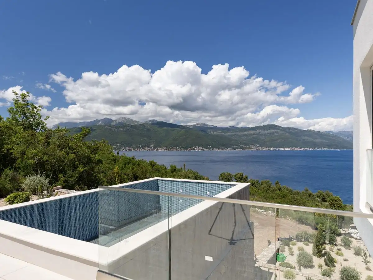 House 328m² in Montenegro, Krasici. Priced at 1800000€ rent photo-22