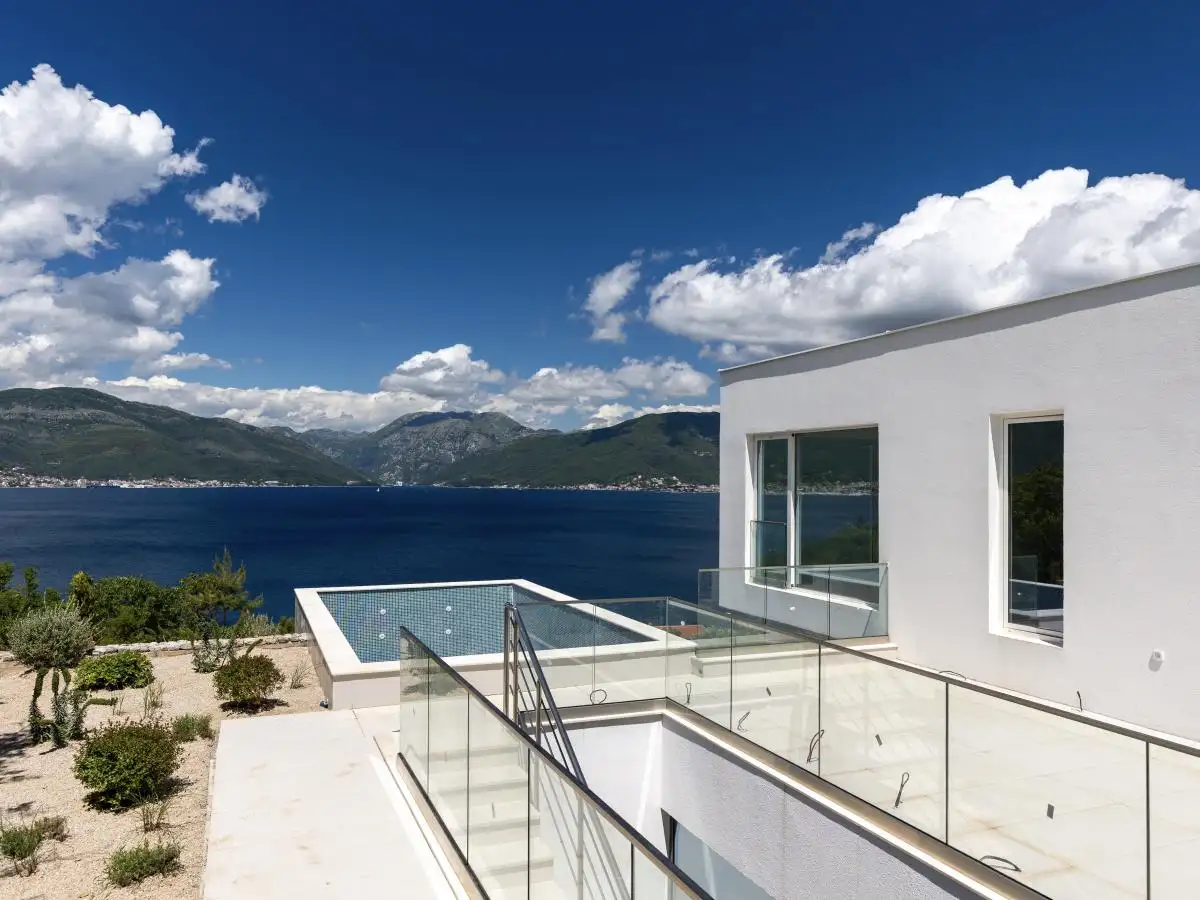 House 328m² in Montenegro, Krasici. Priced at 1800000€ rent photo-33