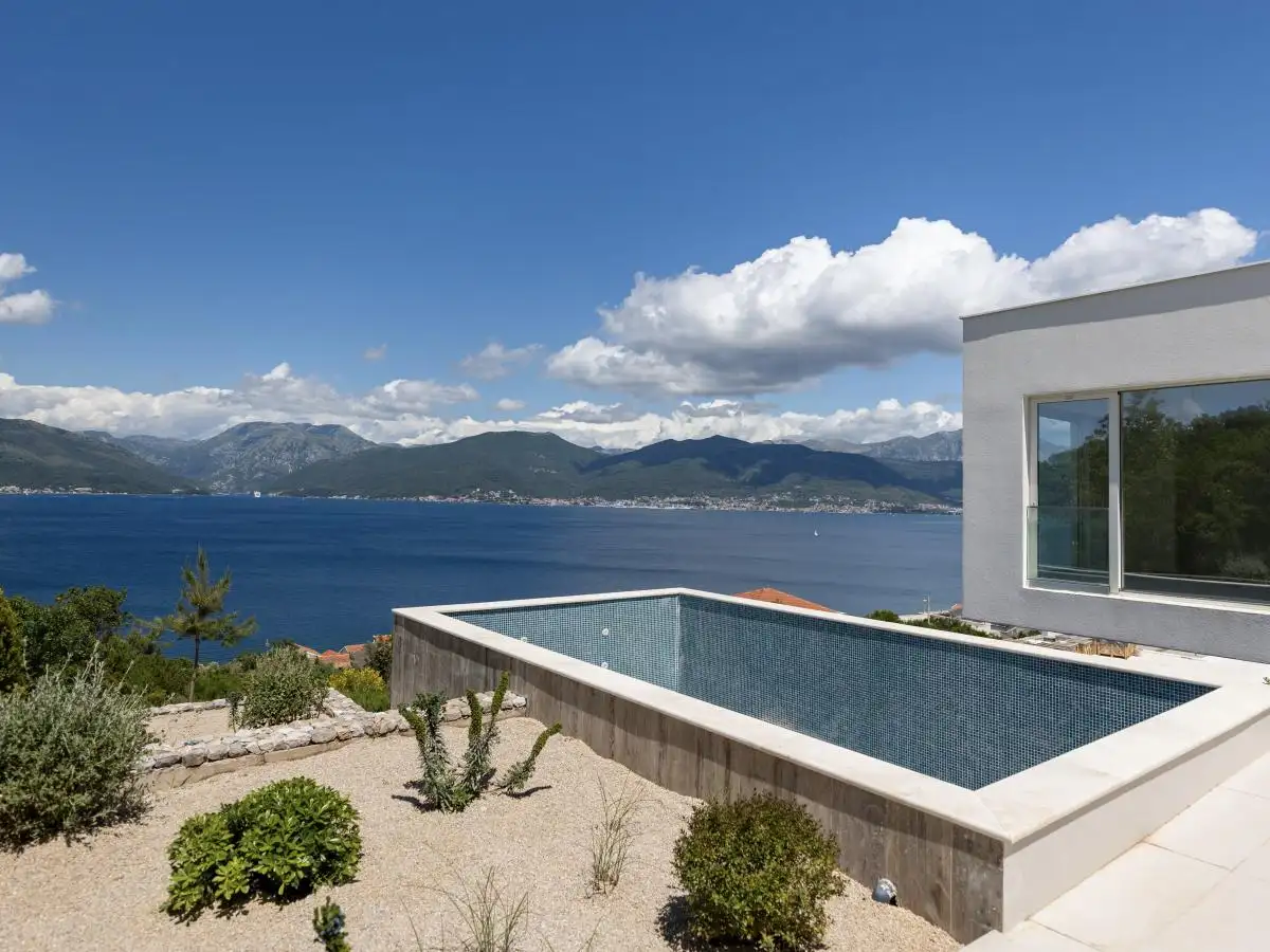 House 328m² in Montenegro, Krasici. Priced at 1800000€ rent photo-35