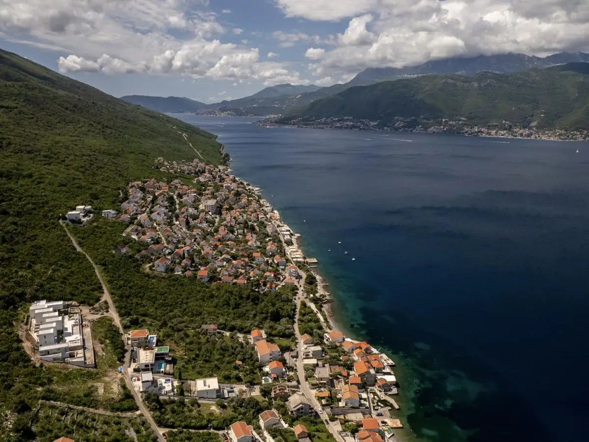 House 328m² in Montenegro, Krasici. Priced at 1800000€ rent photo-36