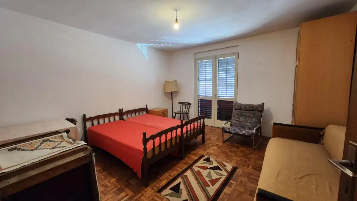 House 240m² in Montenegro, Igalo. Priced at 160000€ rent photo-4