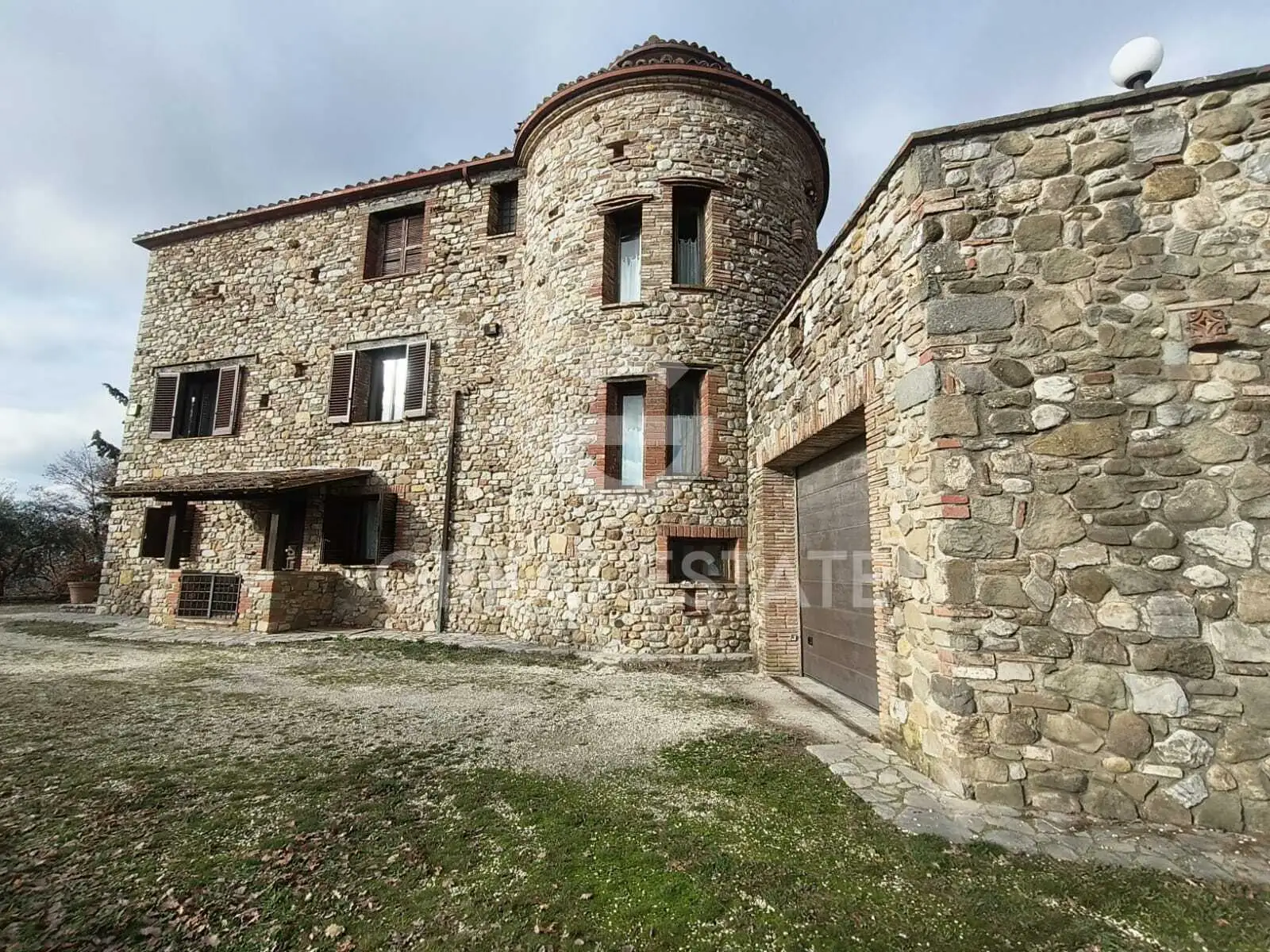 House 932m² in Italy, Terney. Priced at 900000€ rent photo-4