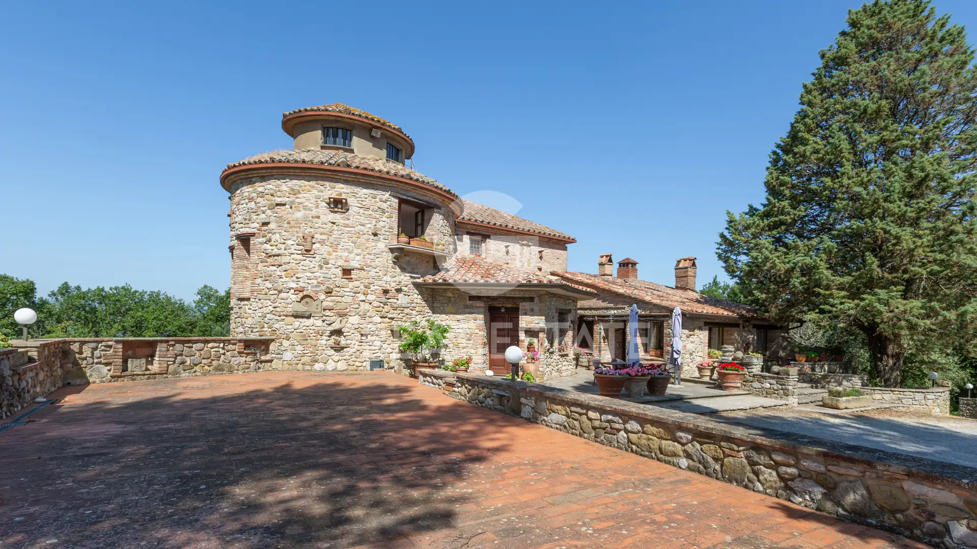 House 932m² in Italy, Terney. Priced at 800000€ rent photo-2
