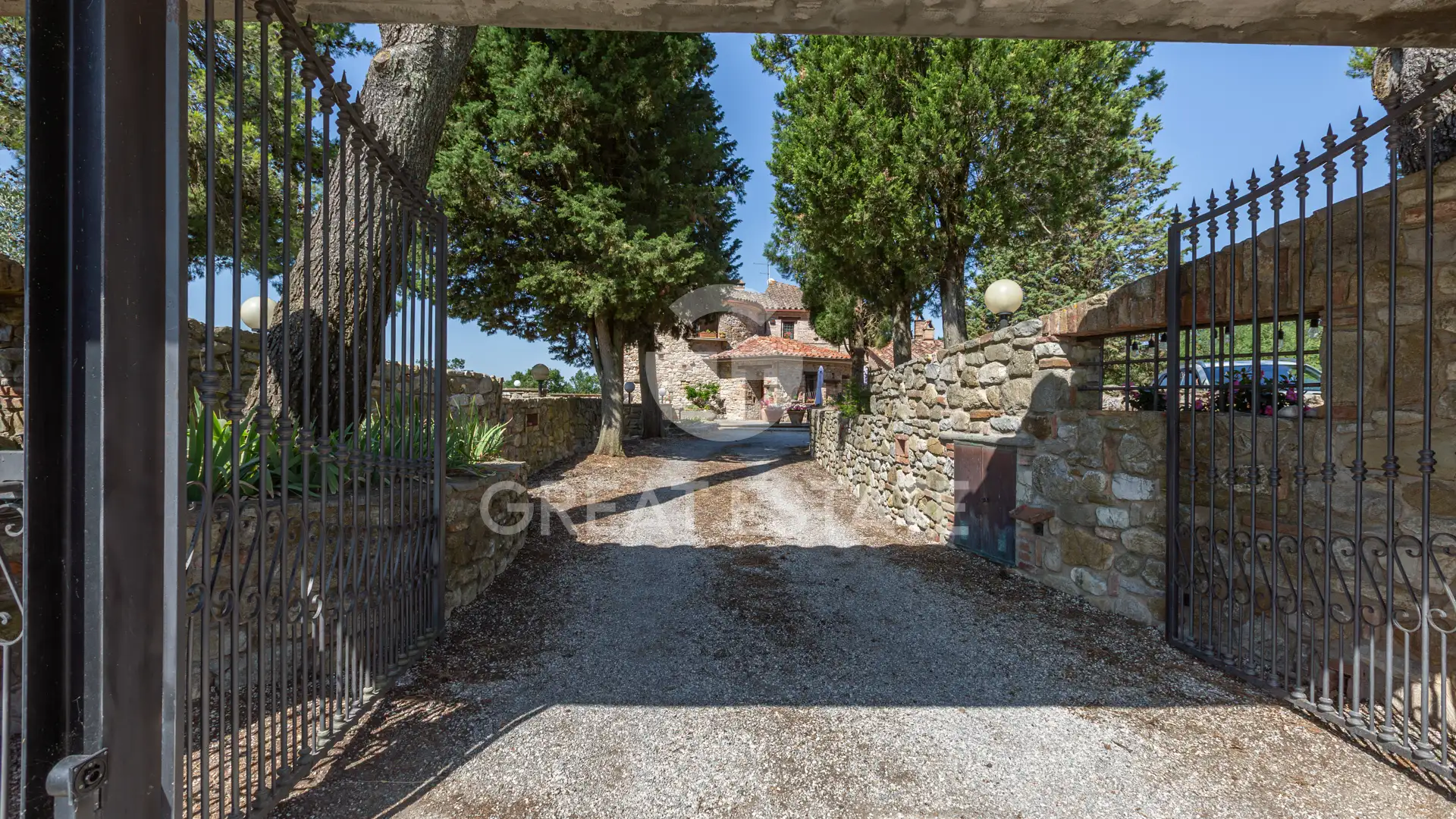 House 932m² in Italy, Terney. Priced at 800000€ rent photo-3
