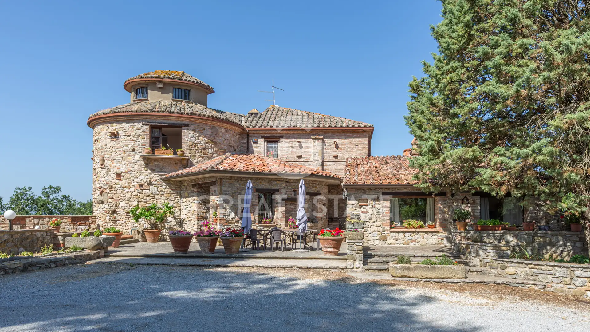 House 932m² in Italy, Terney. Priced at 800000€ rent photo-1