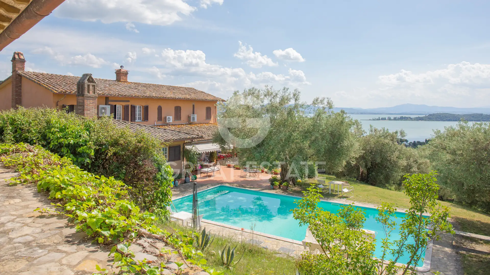 House 691m² in Italy, Perugia. Priced at 1400000€ rent photo-11