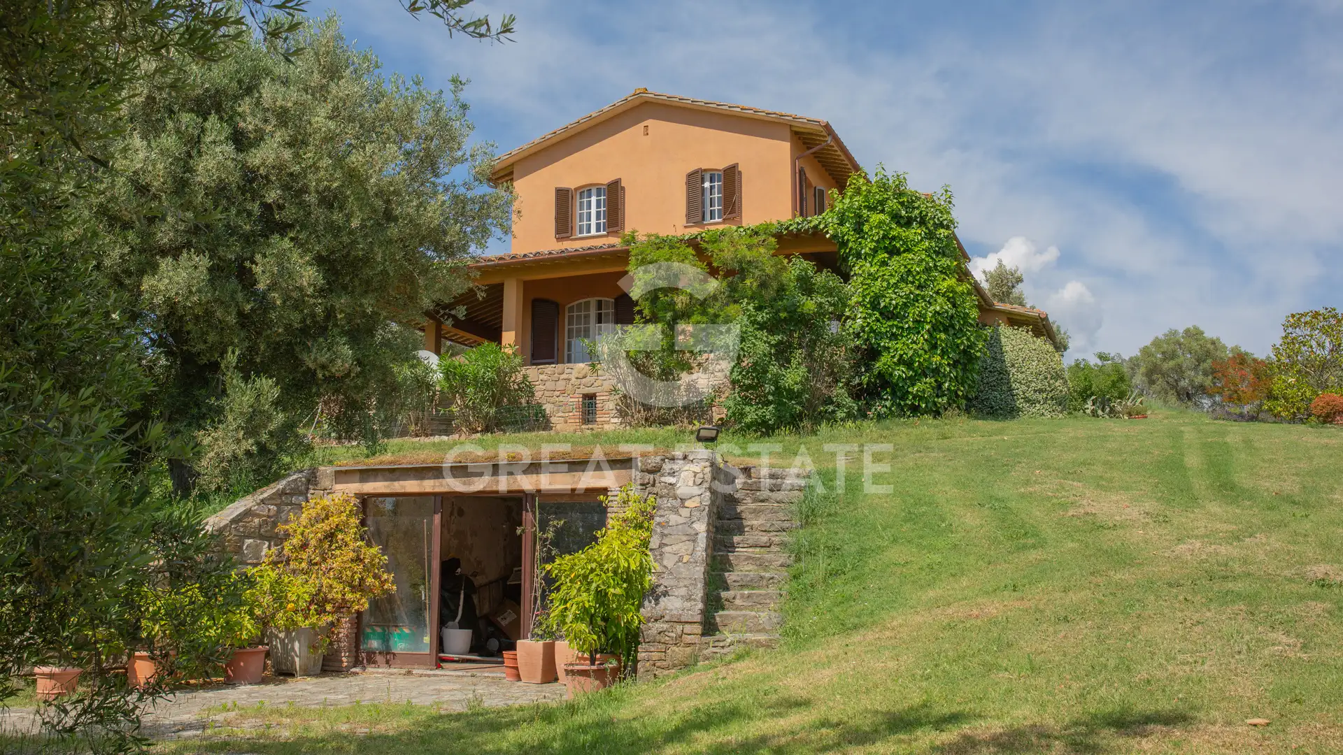 House 691m² in Italy, Perugia. Priced at 1400000€ rent photo-13