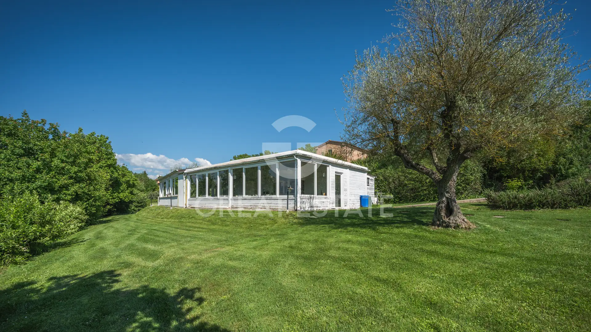 House 738m² in Italy, Arezzo. Priced at 1750000€ rent photo-6