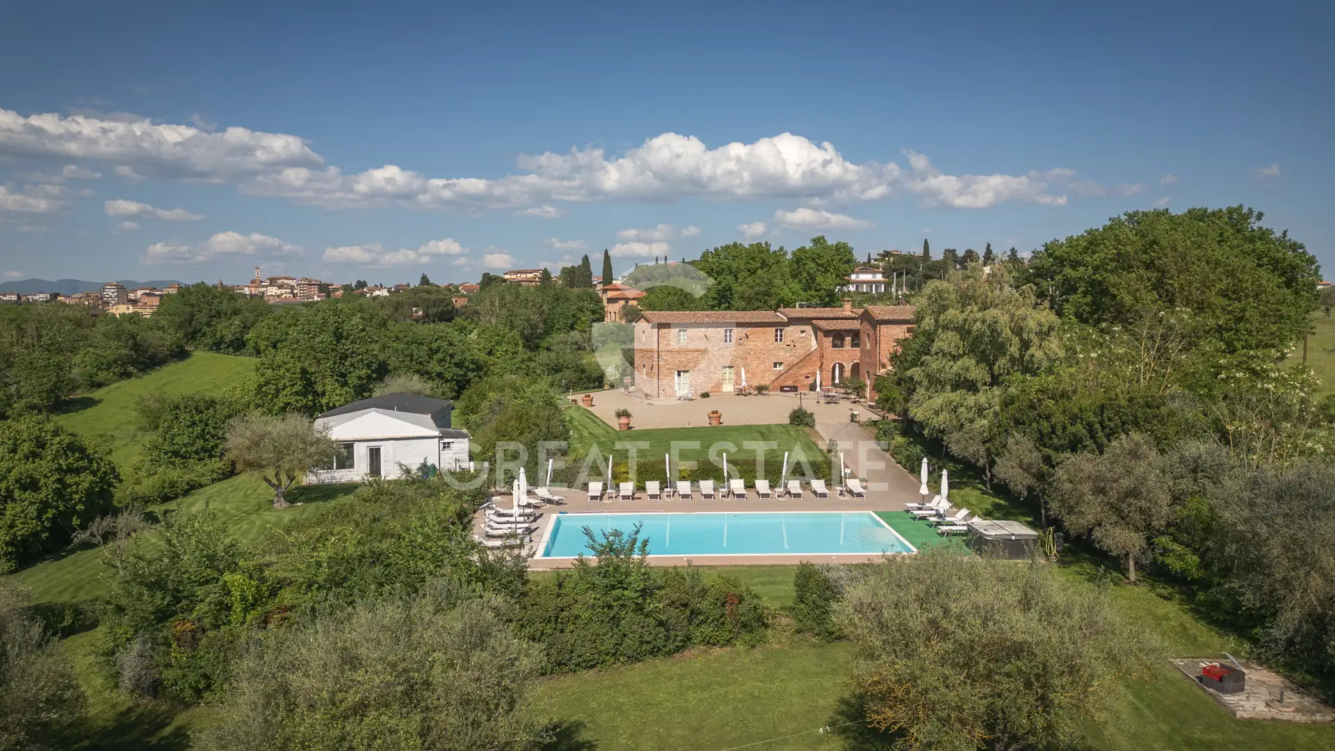 House 738m² in Italy, Arezzo. Priced at 1750000€ rent photo-7