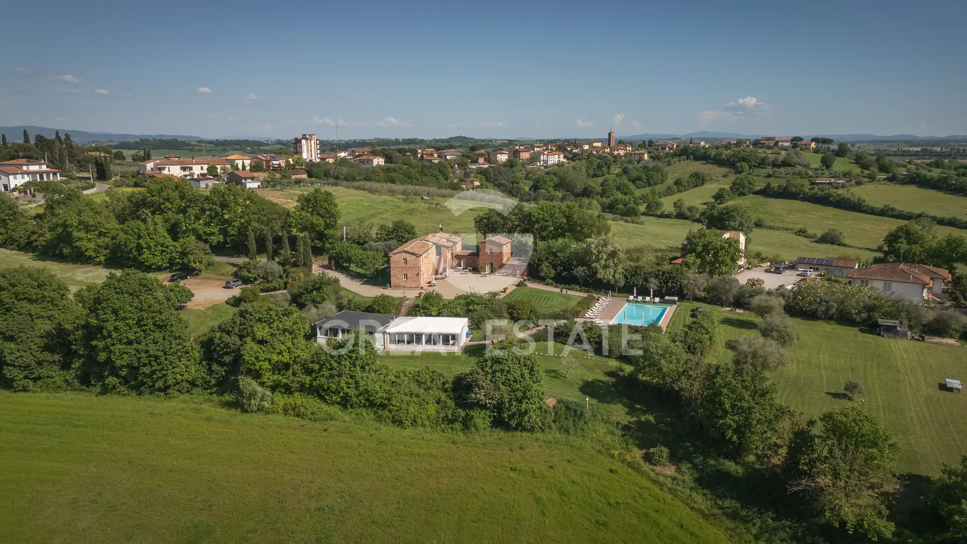 House 738m² in Italy, Arezzo. Priced at 1750000€ rent photo-8