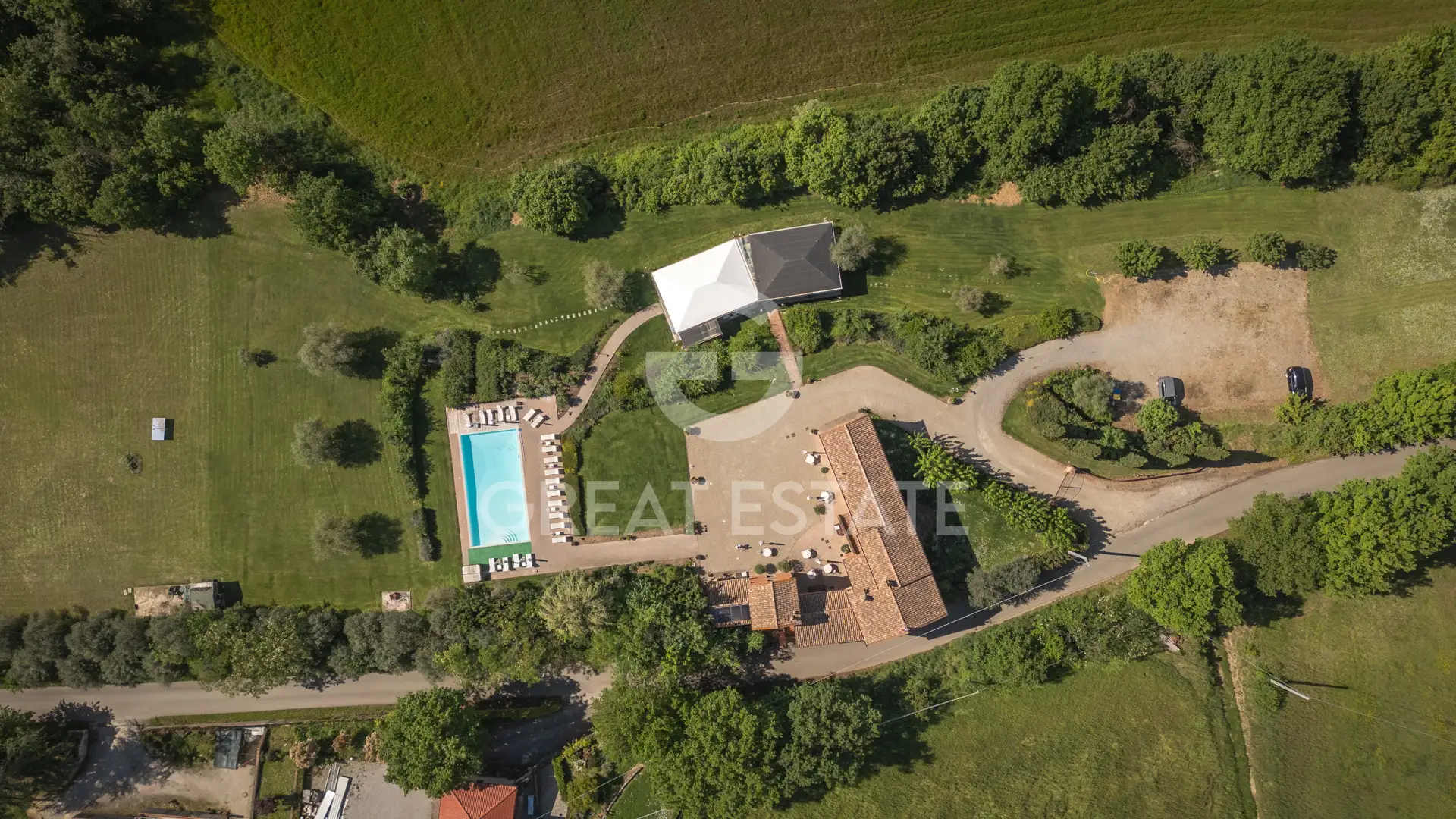 House 738m² in Italy, Arezzo. Priced at 1750000€ rent photo-10