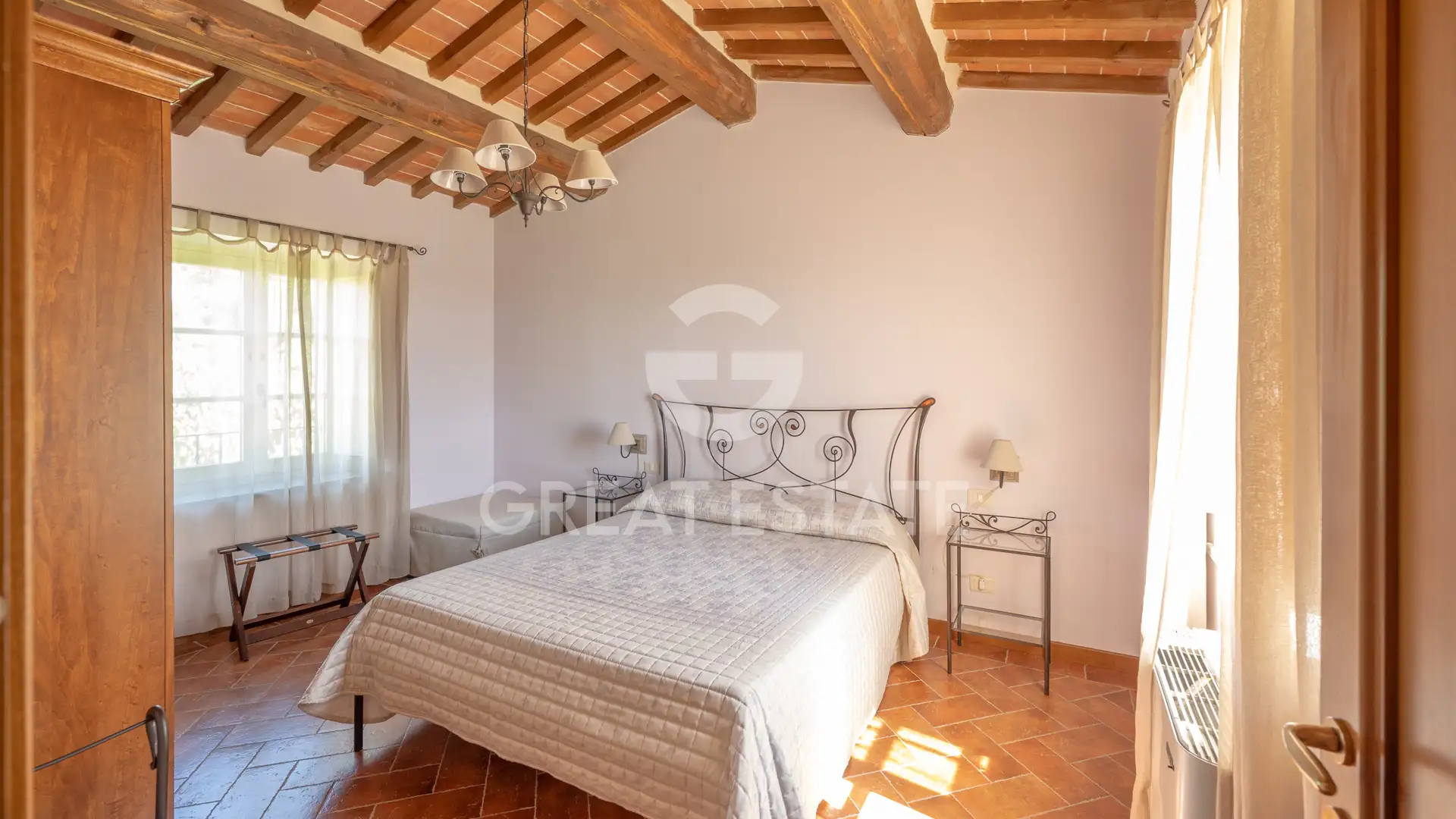 House 738m² in Italy, Arezzo. Priced at 1750000€ rent photo-13