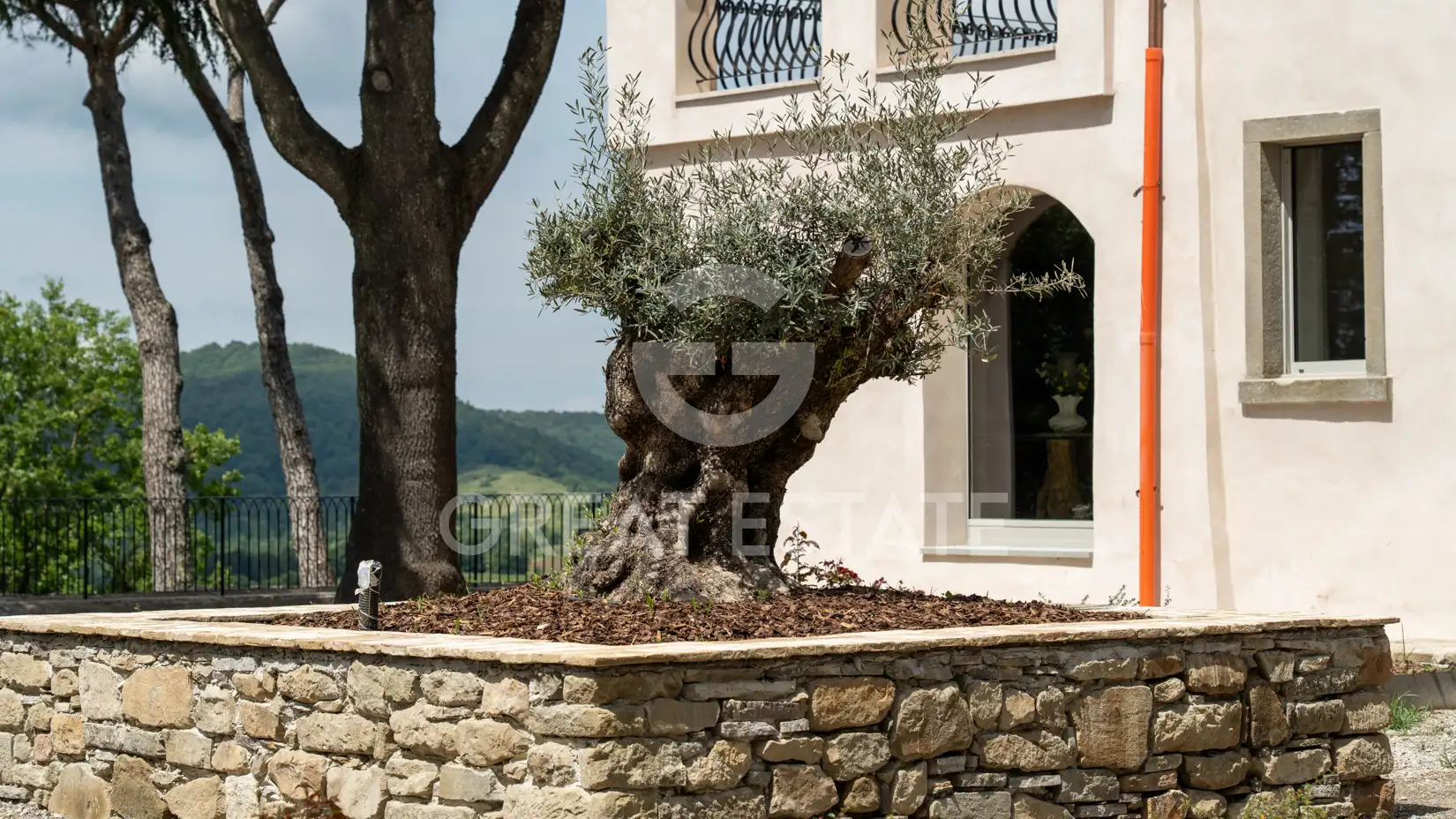 Villa 595m² in Italy, Perugia. Priced at 2400000€ rent photo-3
