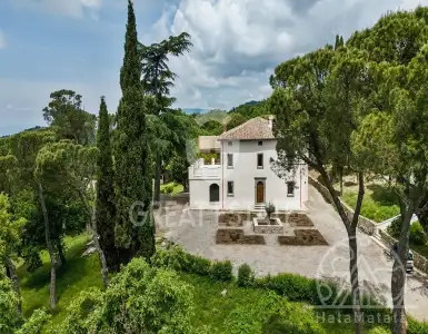 Buy in Italy for 2400000€