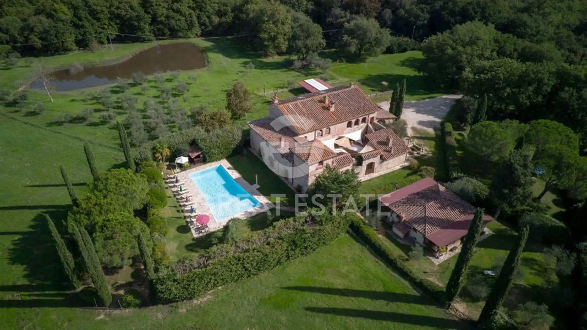 House 1211m² in Italy, Siena. Priced at 2850000€ rent photo-1