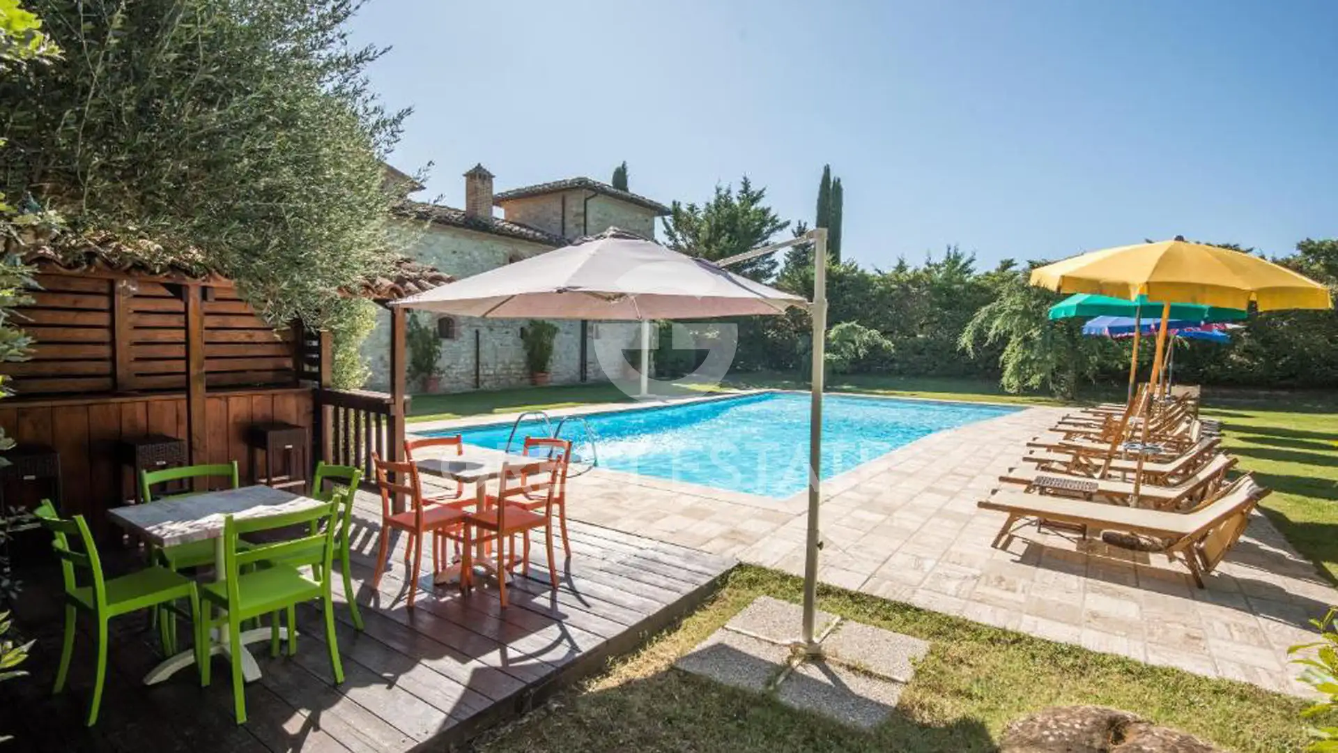 House 1211m² in Italy, Siena. Priced at 2850000€ rent photo-4