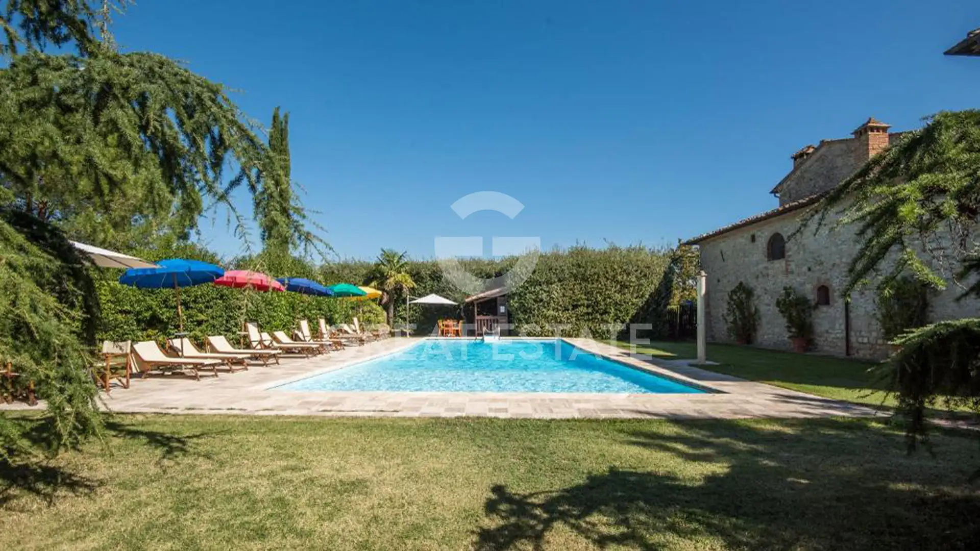 House 1211m² in Italy, Siena. Priced at 2850000€ rent photo-6