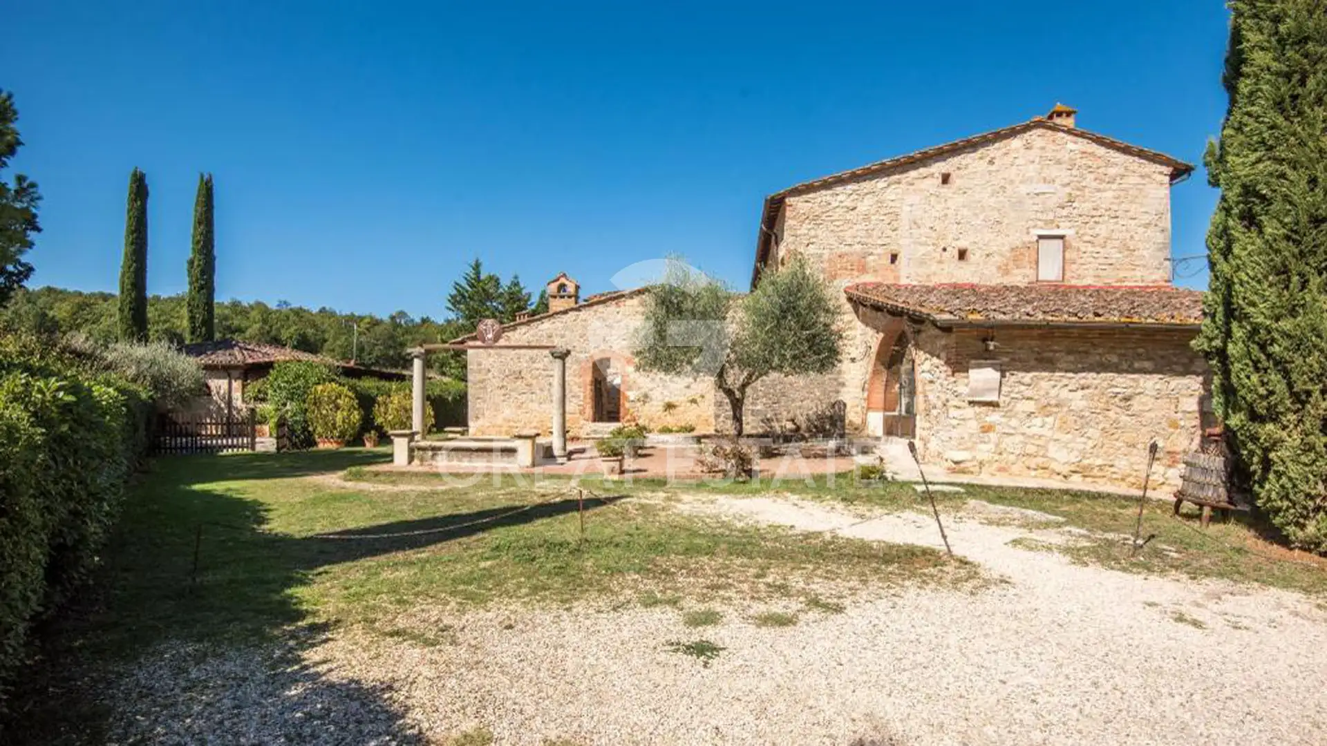 House 1211m² in Italy, Siena. Priced at 2850000€ rent photo-8