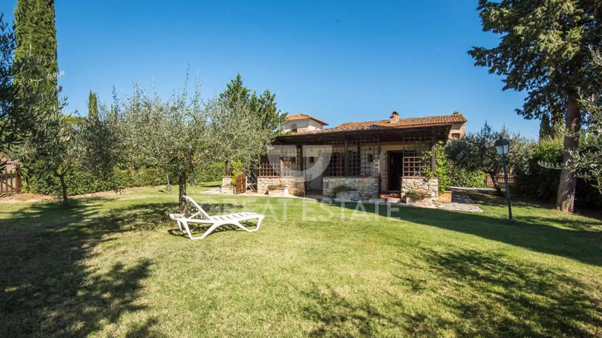 House 1211m² in Italy, Siena. Priced at 2850000€ rent photo-15