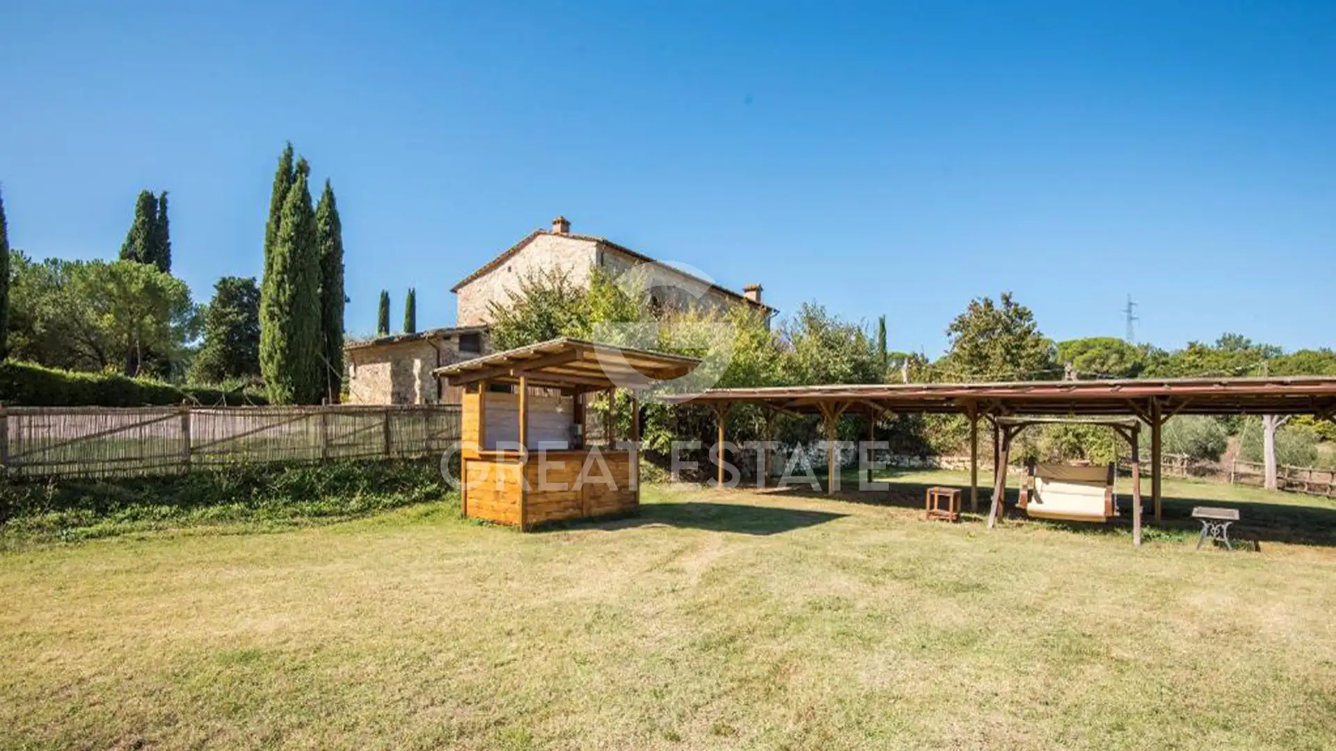 House 1211m² in Italy, Siena. Priced at 2850000€ rent photo-12