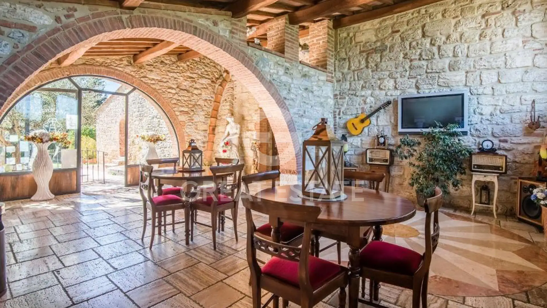 House 1211m² in Italy, Siena. Priced at 2850000€ rent photo-13