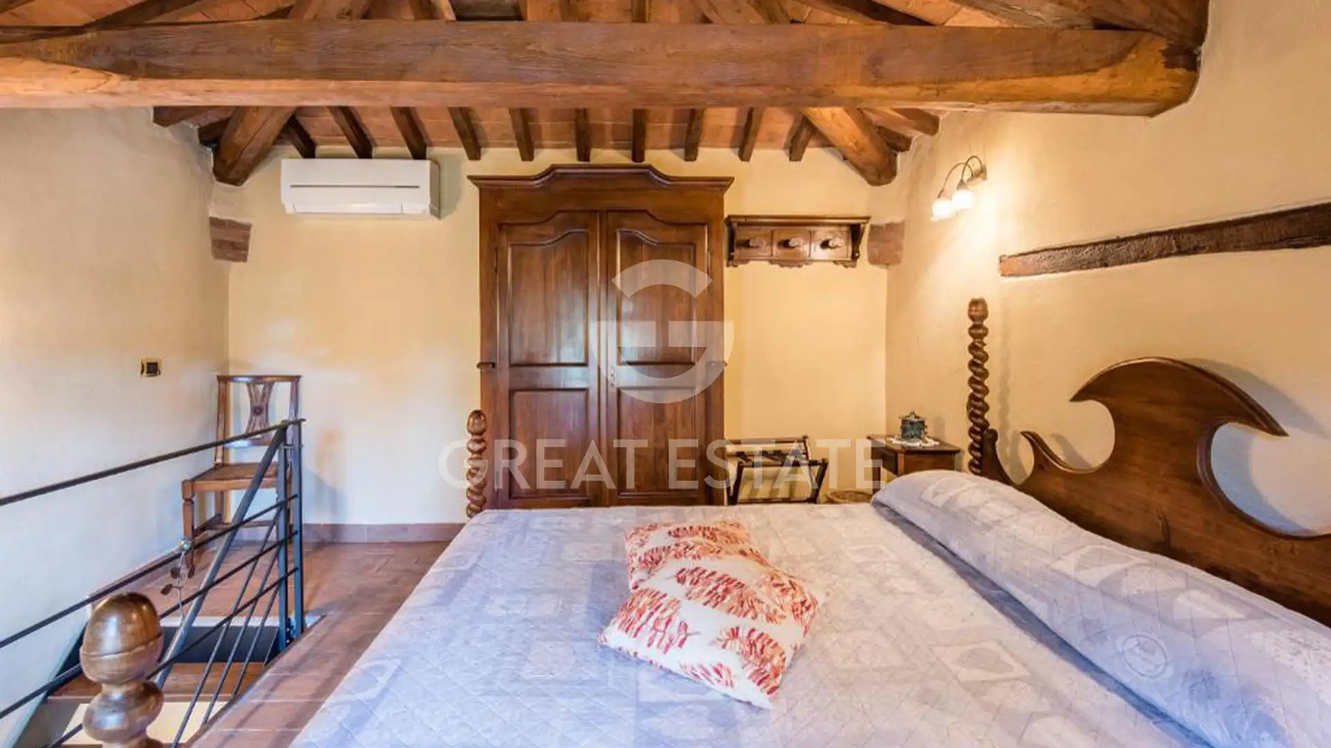 House 1211m² in Italy, Siena. Priced at 2850000€ rent photo-15