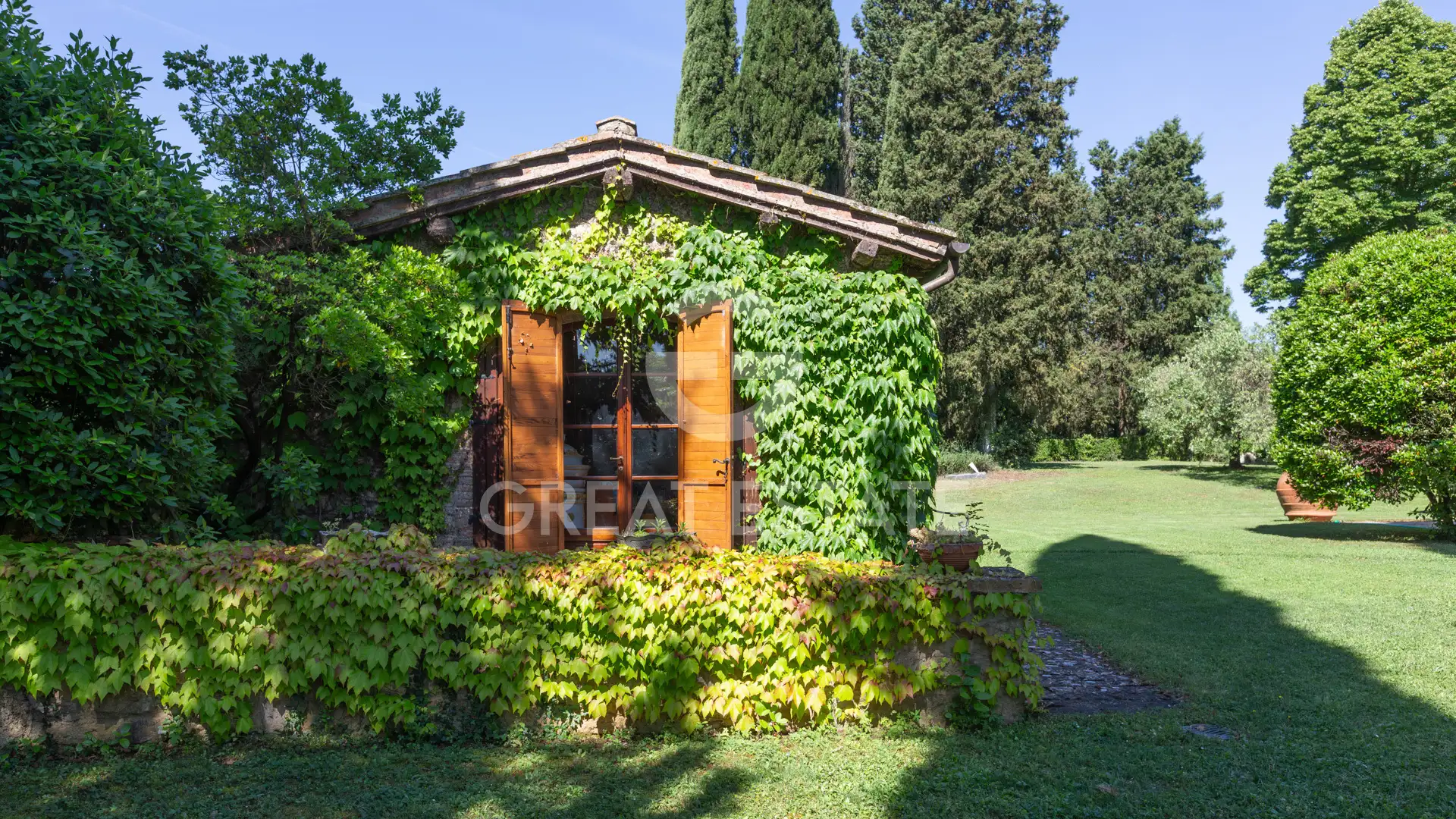 House 825m² in Italy, Siena. Priced at 2225000€ rent photo-5