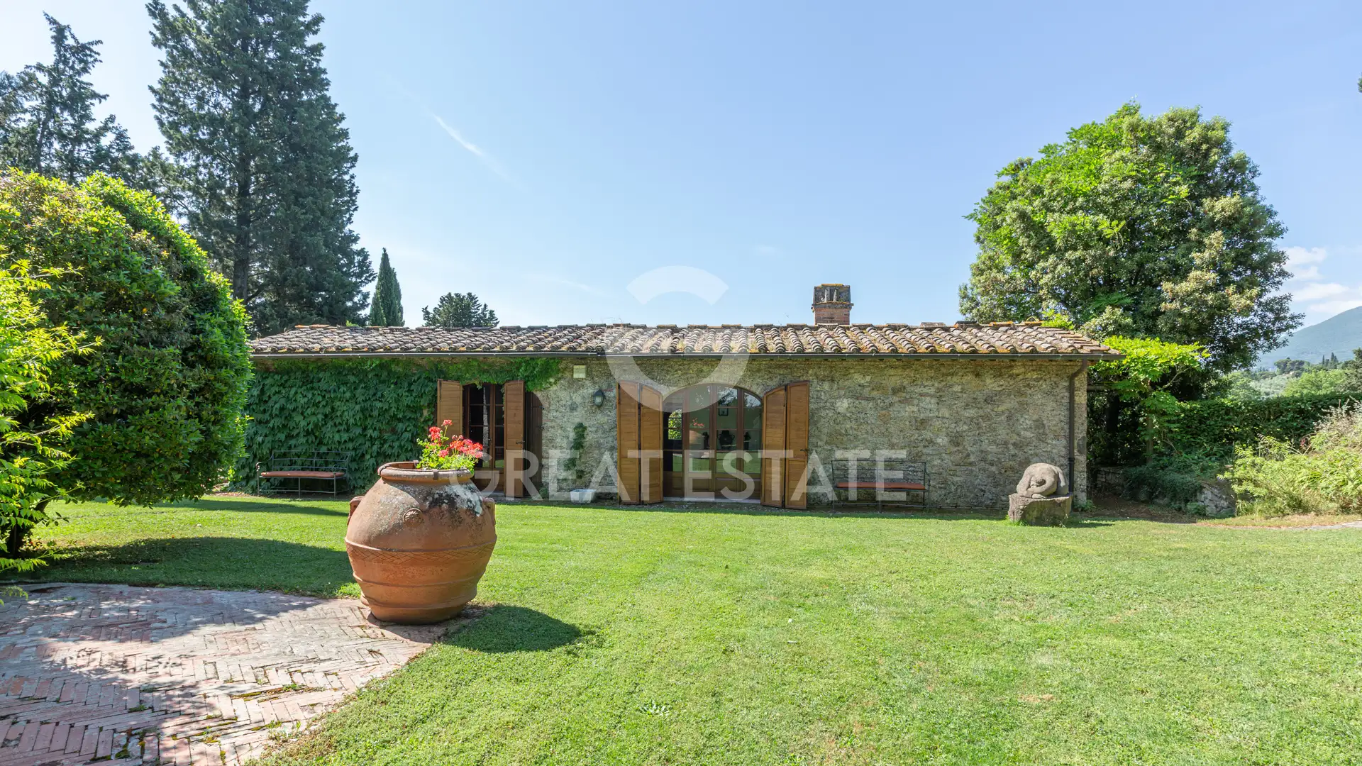House 825m² in Italy, Siena. Priced at 2225000€ rent photo-4