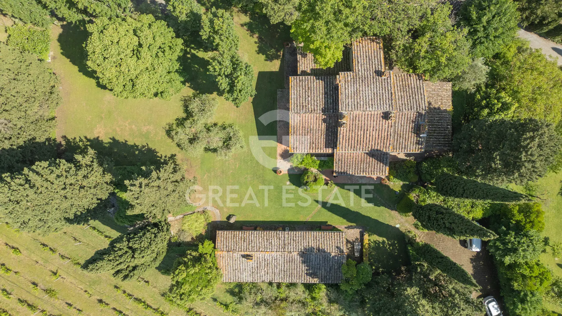House 825m² in Italy, Siena. Priced at 2225000€ rent photo-7