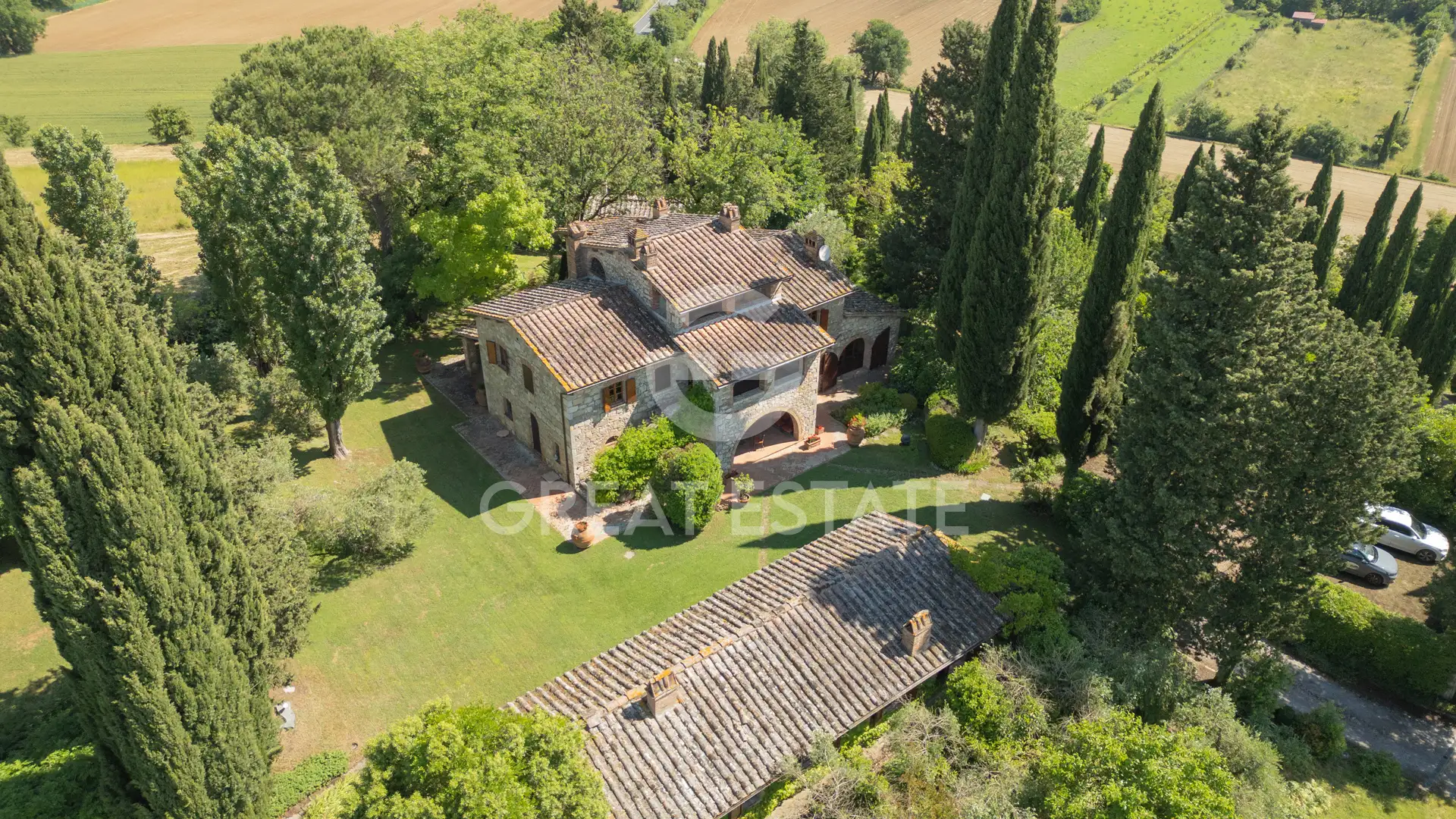 House 825m² in Italy, Siena. Priced at 2225000€ rent photo-8