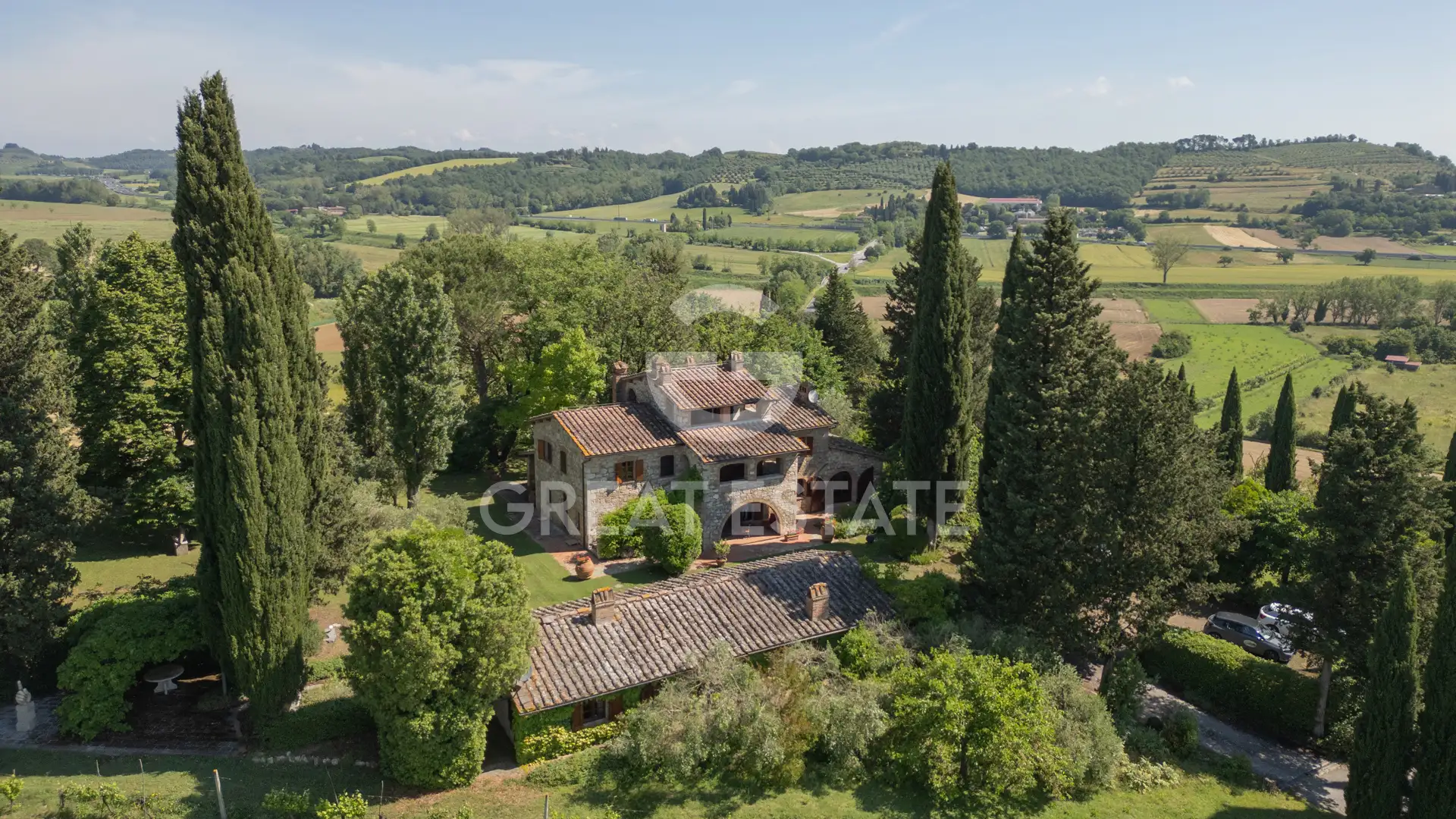 House 825m² in Italy, Siena. Priced at 2225000€ rent photo-9