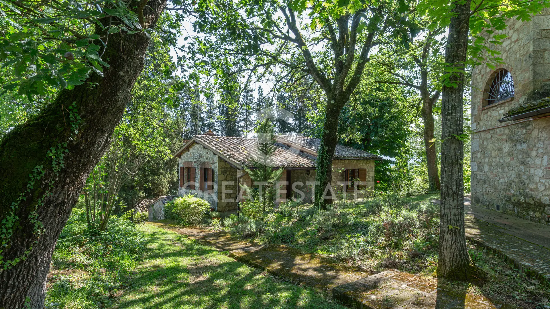 House 825m² in Italy, Siena. Priced at 2225000€ rent photo-3