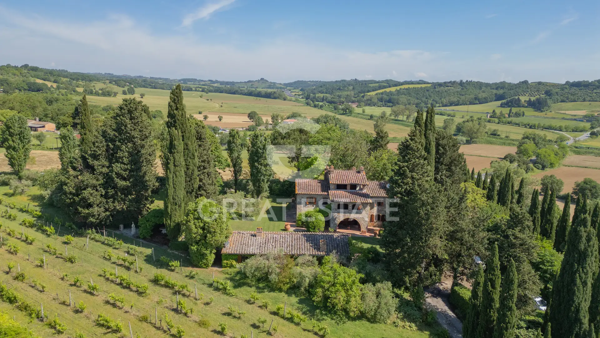 House 825m² in Italy, Siena. Priced at 2225000€ rent photo-10