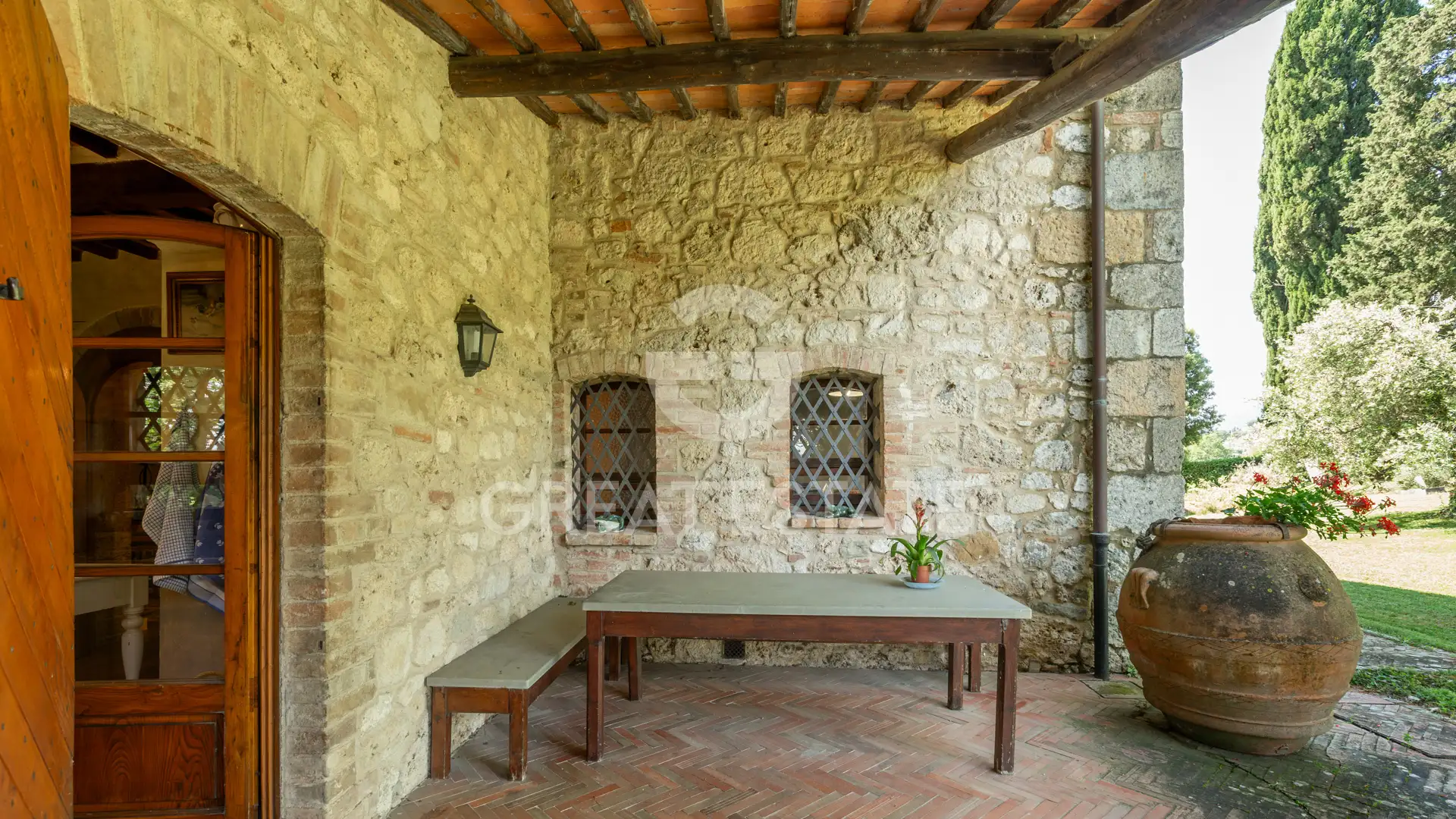House 825m² in Italy, Siena. Priced at 2225000€ rent photo-12