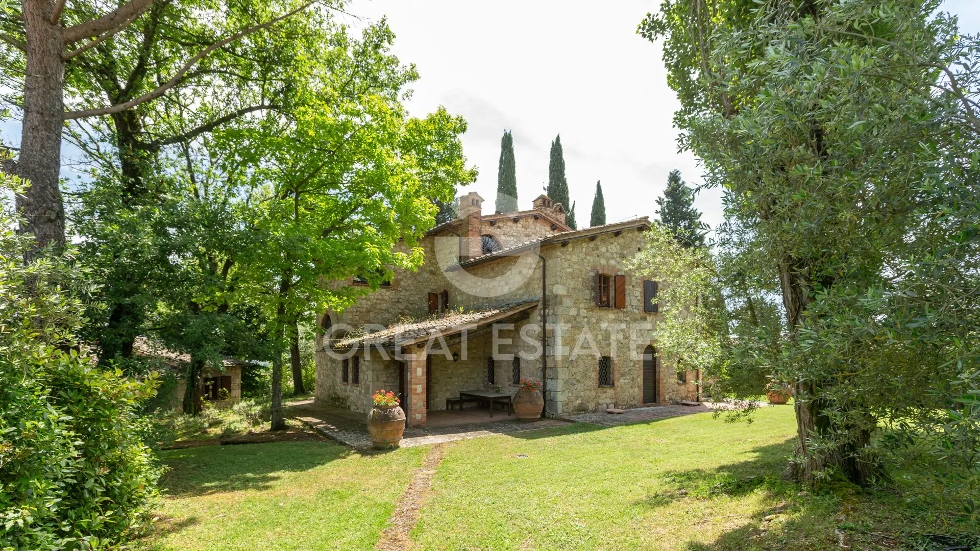 House 825m² in Italy, Siena. Priced at 2225000€ rent photo-7