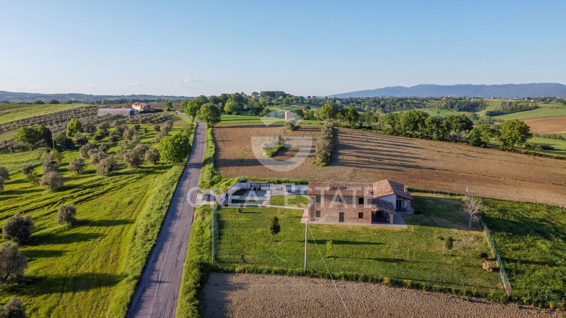 House 370m² in Italy, Terney. Priced at 480000€ rent photo-3