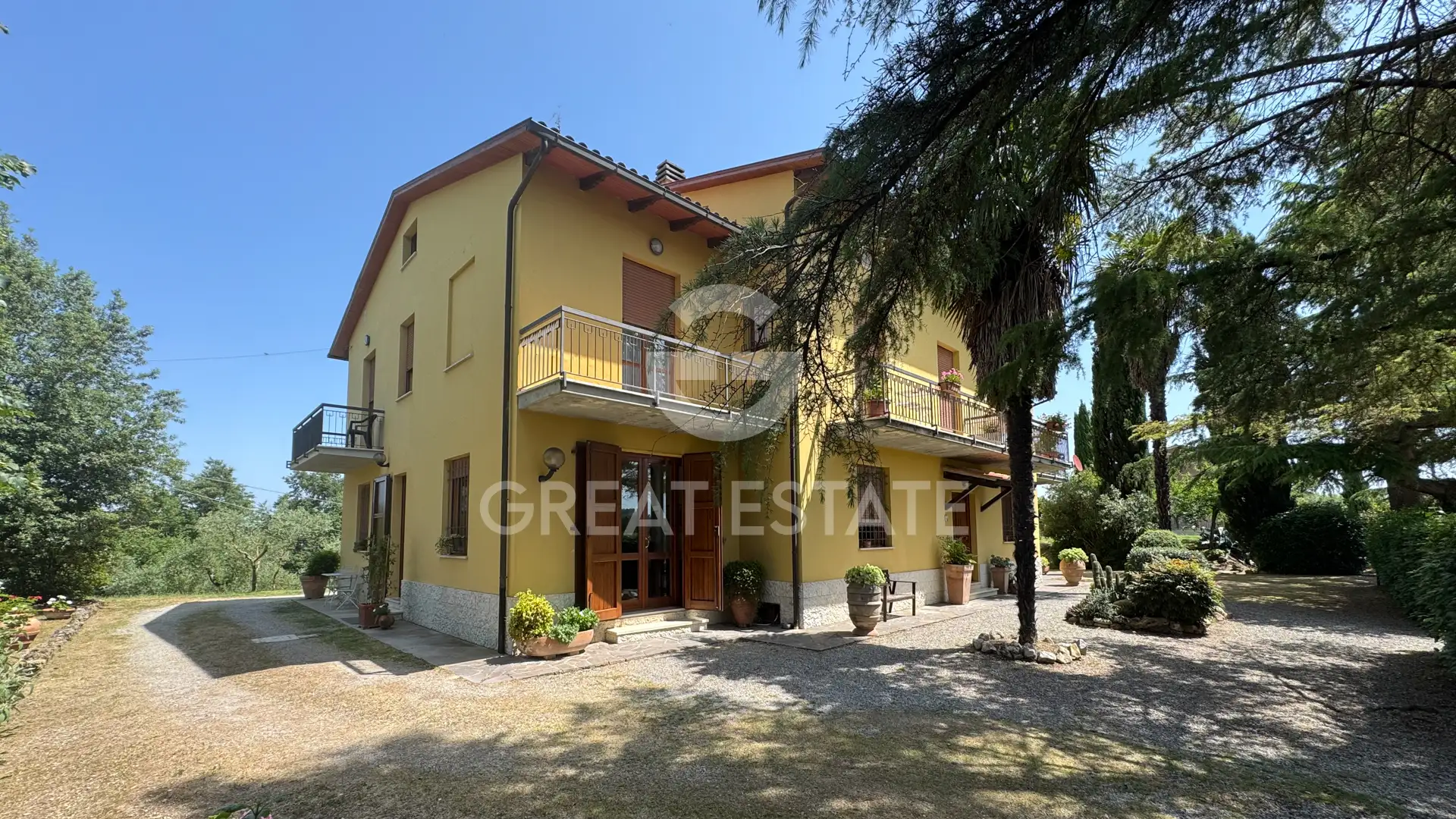 Villa 437m² in Italy, Siena. Priced at 700000€ rent photo-1