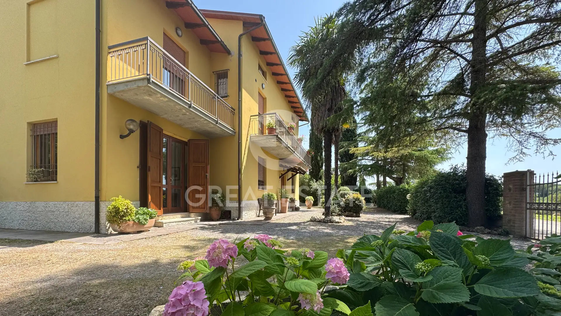 Villa 437m² in Italy, Siena. Priced at 700000€ rent photo-2