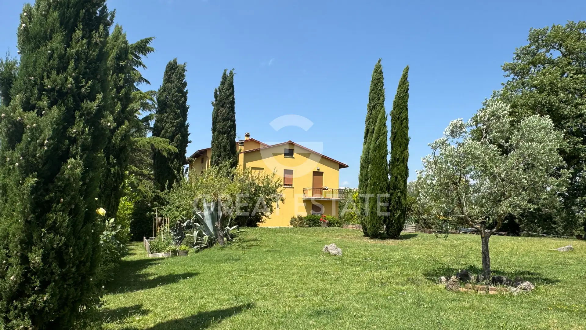 Villa 437m² in Italy, Siena. Priced at 700000€ rent photo-3