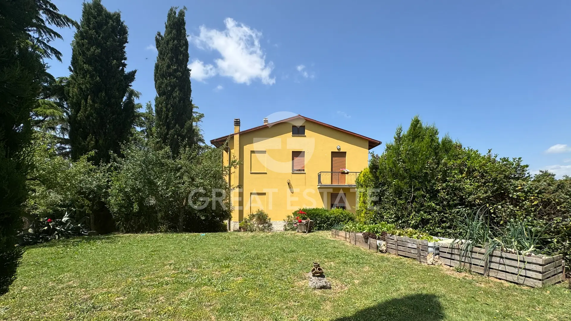 Villa 437m² in Italy, Siena. Priced at 700000€ rent photo-4
