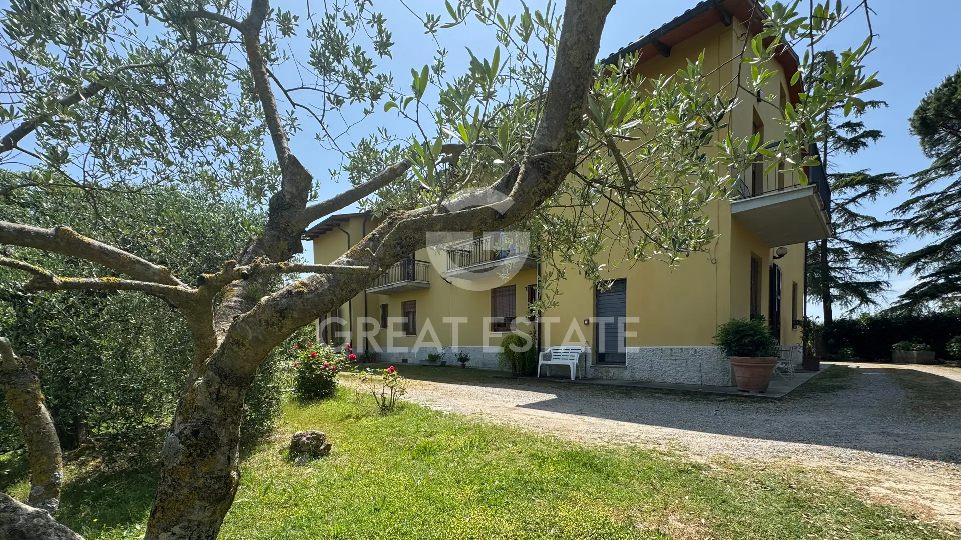 Villa 437m² in Italy, Siena. Priced at 700000€ rent photo-7