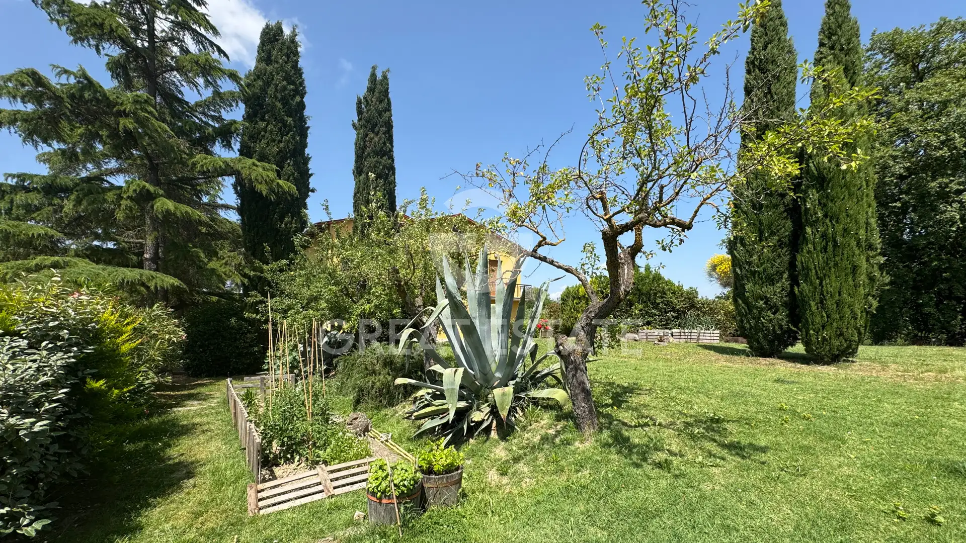 Villa 437m² in Italy, Siena. Priced at 700000€ rent photo-13