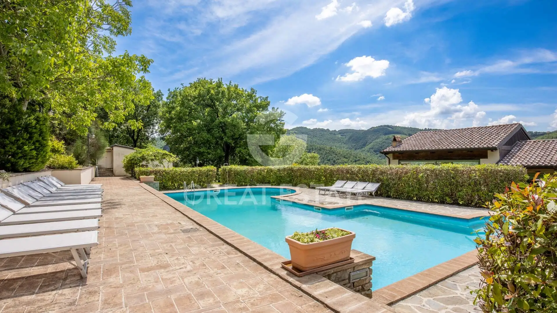 House 1182m² in Italy, Perugia. Priced at 1850000€ rent photo-2