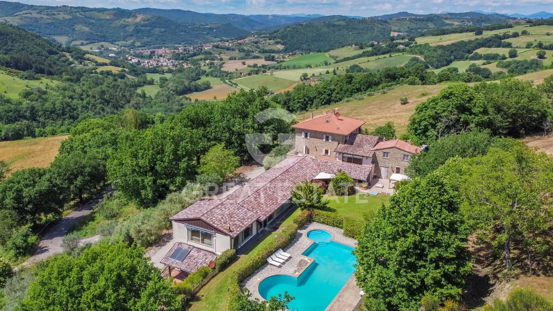 House 1182m² in Italy, Perugia. Priced at 1850000€ rent photo-1