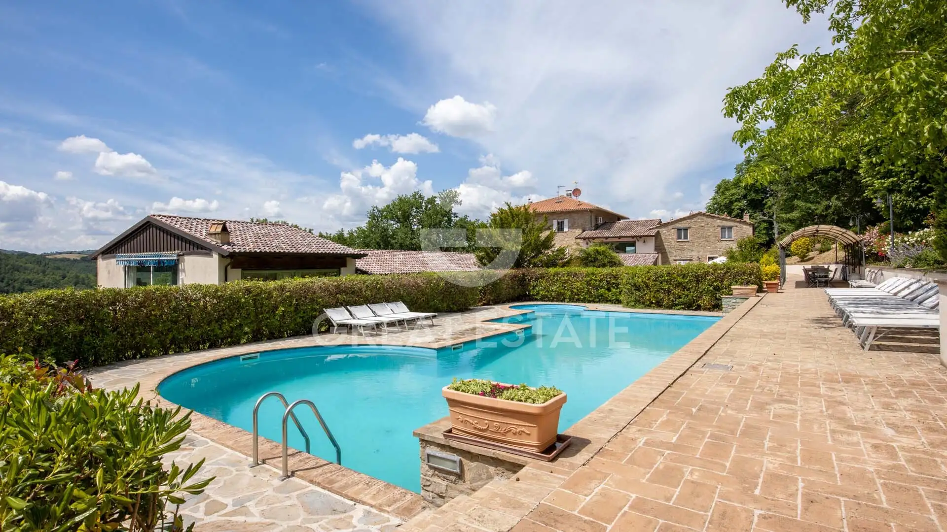 House 1182m² in Italy, Perugia. Priced at 1850000€ rent photo-4